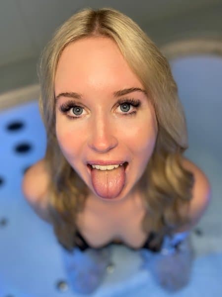 mia_peach